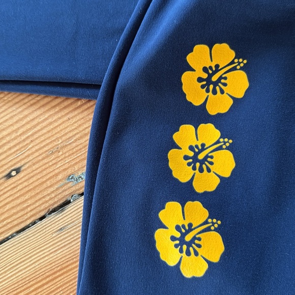 RARE Lululemon Women’s Hawaii Exclusive Hibiscus Align Yoga Pants Navy 25 Size 4 - Picture 3 of 4